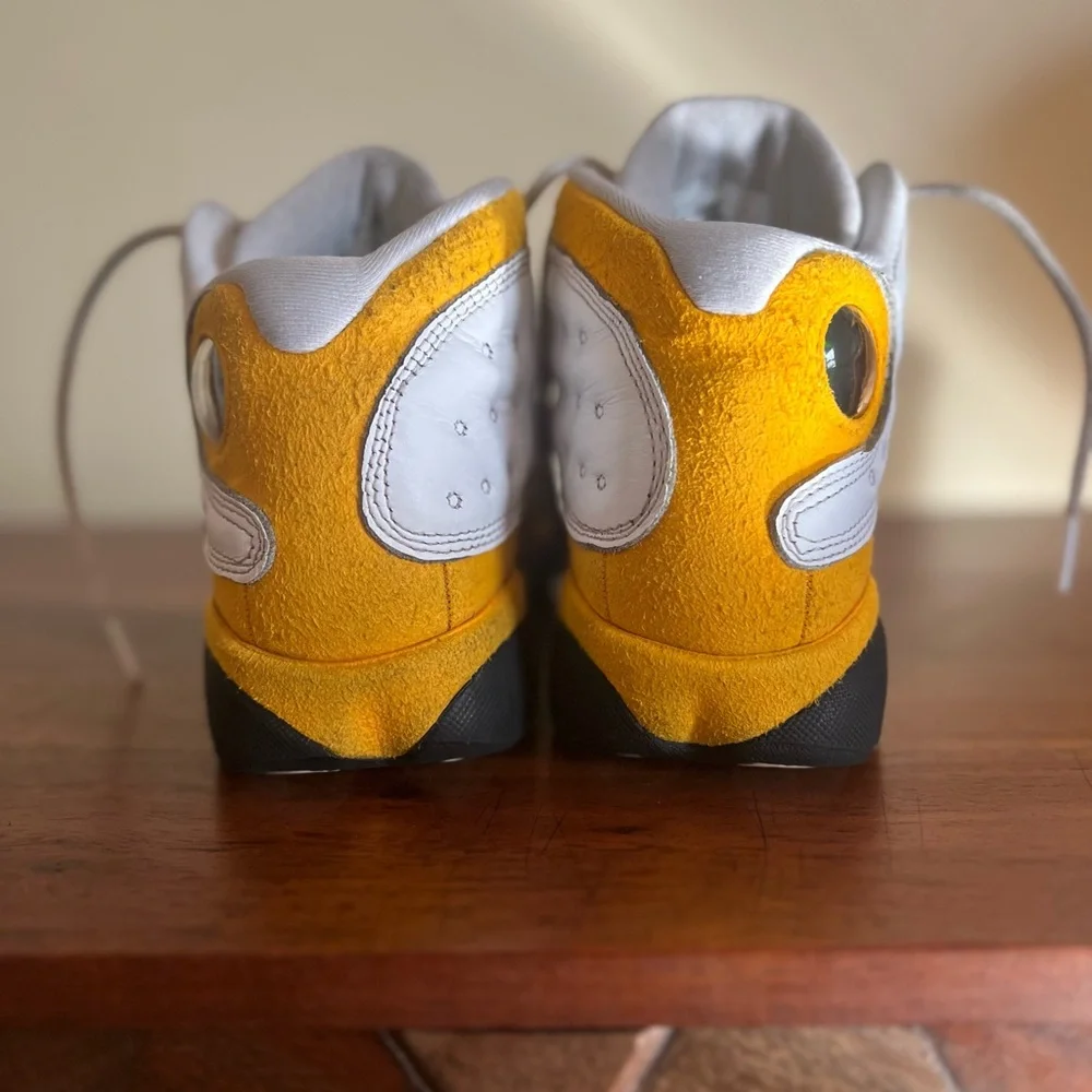 Kids Jordan Retro 13 White/Yellow Size 3.5Y - Picture 6 of 12